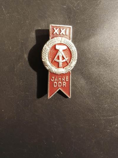 老王徽章第177期 - 东德成立21周年纪念章