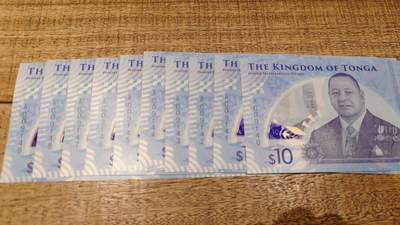 【新年九拍】世界钱币～微拍第230期暨2026年第9期  数十款低端纸币批发 成本价起拍 - 2023年汤加10元塑料钞 全新绝品如图十连号为一件一起拍