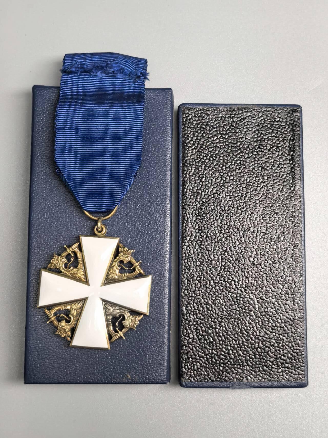 小驴勋章奖章收藏1月17日周六晚六点拍卖（珍爱和平，收藏战争，铭记历史，勿忘国耻，忠党爱国。有偿代拍，送拍规则在简介最后，参拍须阅读规则后再参拍，关系到运费包装发货时效真假辨别等关键信息，拍卖时不再发原图，看大图店主微信码在拍卖店铺介绍里）