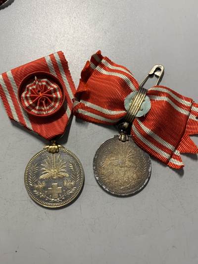 远东徽章小铺1月18日周日晚上9点结束 - 赤十字两枚