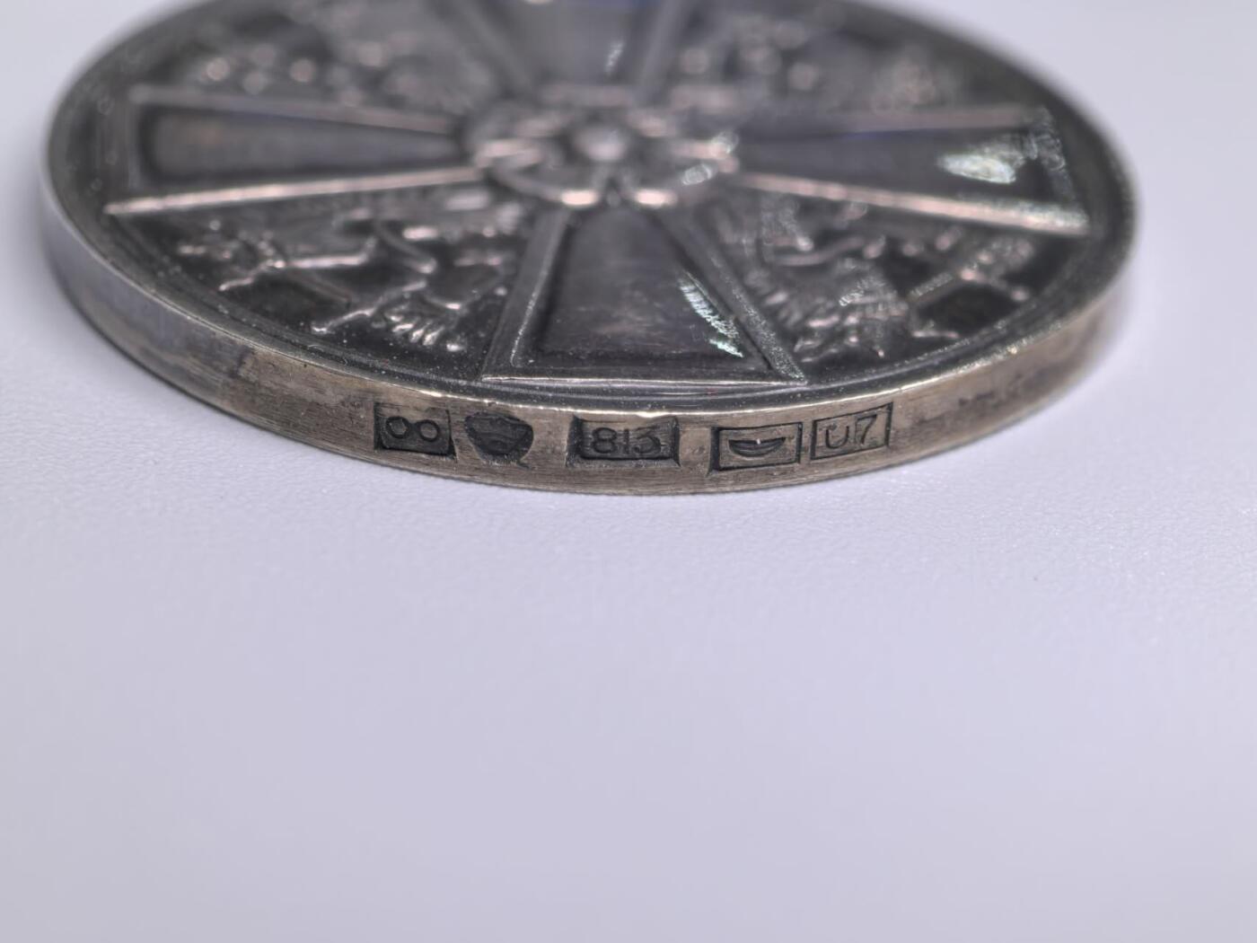 小驴勋章奖章收藏1月17日周六晚六点拍卖（珍爱和平，收藏战争，铭记历史，勿忘国耻，忠党爱国。有偿代拍，送拍规则在简介最后，参拍须阅读规则后再参拍，关系到运费包装发货时效真假辨别等关键信息，拍卖时不再发原图，看大图店主微信码在拍卖店铺介绍里）