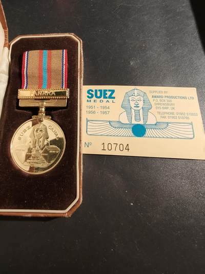 老王徽章第177期 - 英国苏伊士运河危机战役奖章    原盒带卡    授予皇家工兵    法纳拉勋条