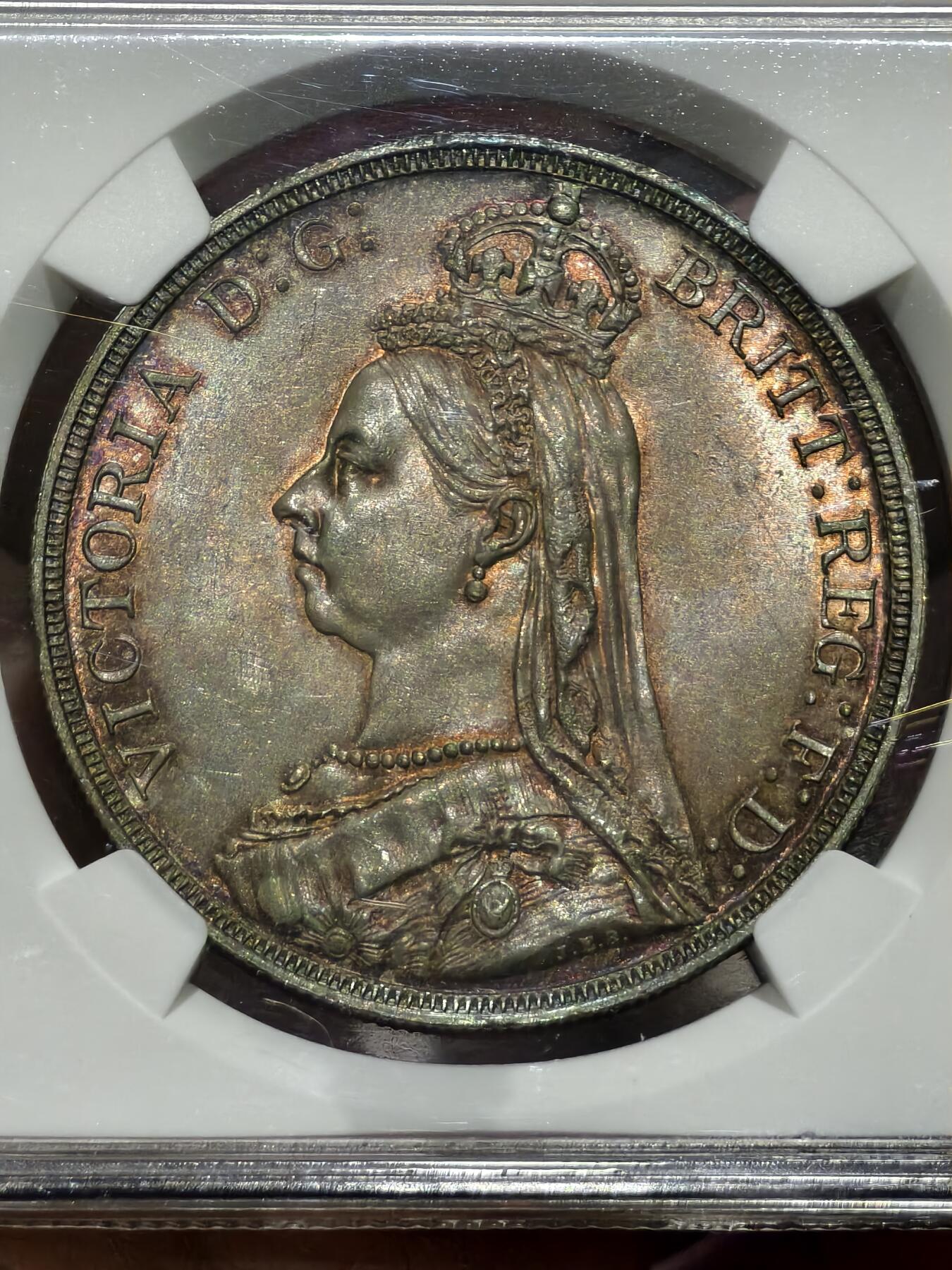 NGC-MS62英国1887年维多利亚女王高冠马剑克朗银币