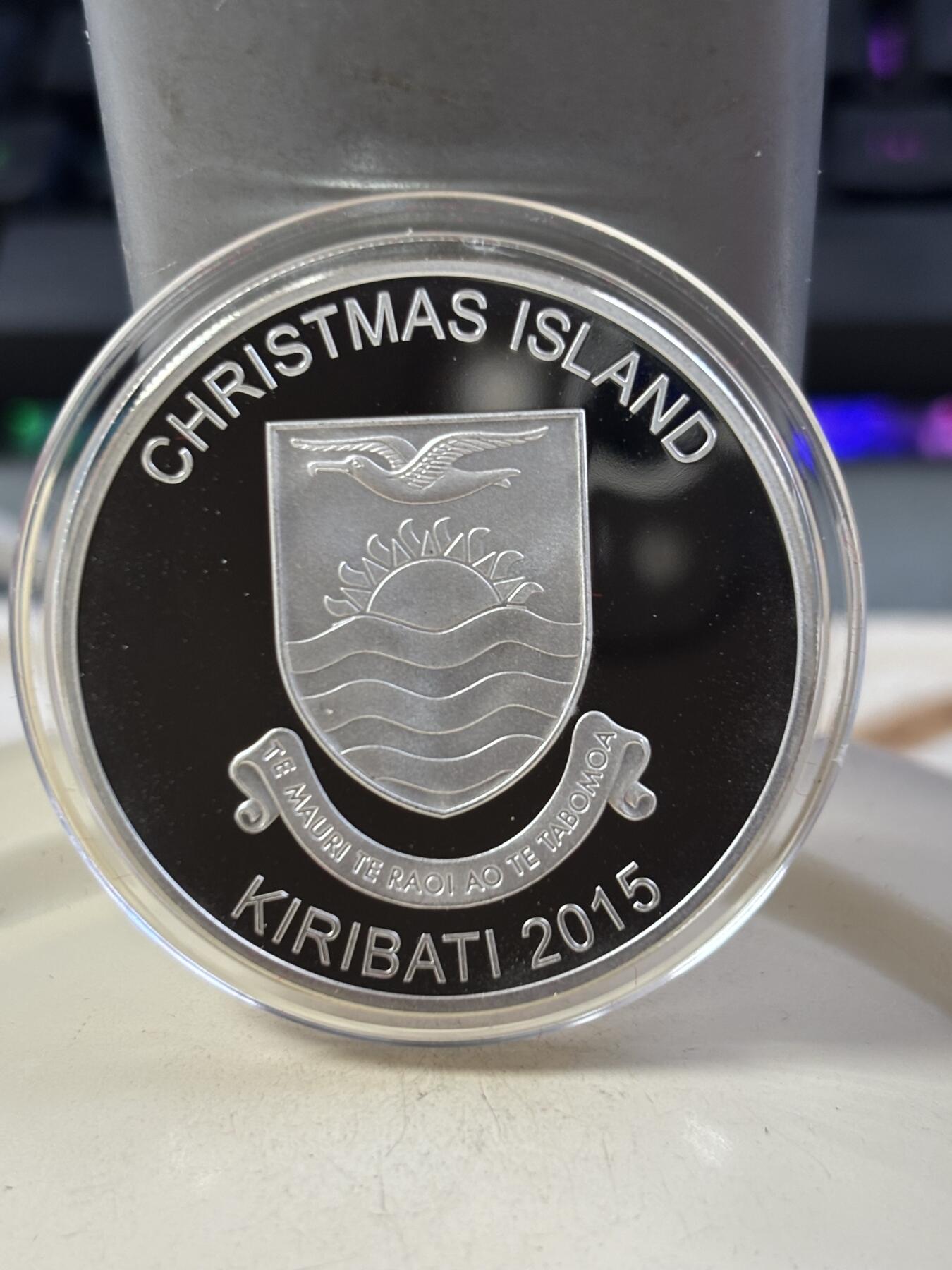 第188期拍卖 基里巴斯2015年圣诞红鼻子驯鹿鲁道夫镶水晶银币，，925银，20克，发行5000枚