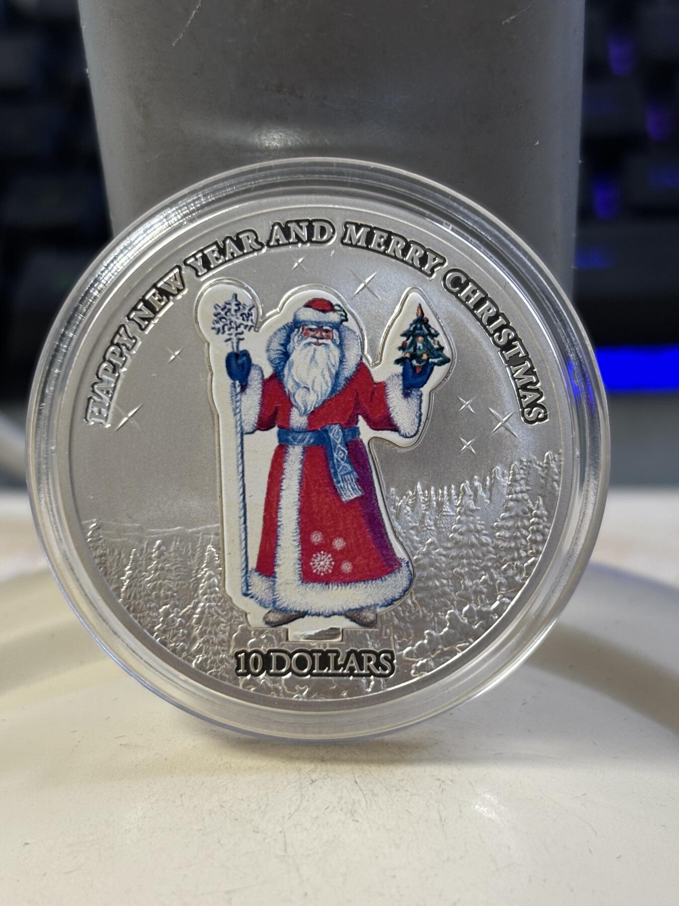 第188期拍卖 瑙鲁2008年圣诞快乐圣诞老人3D立体精制纪念银币，1盎司999银，发行15000枚，有黑点