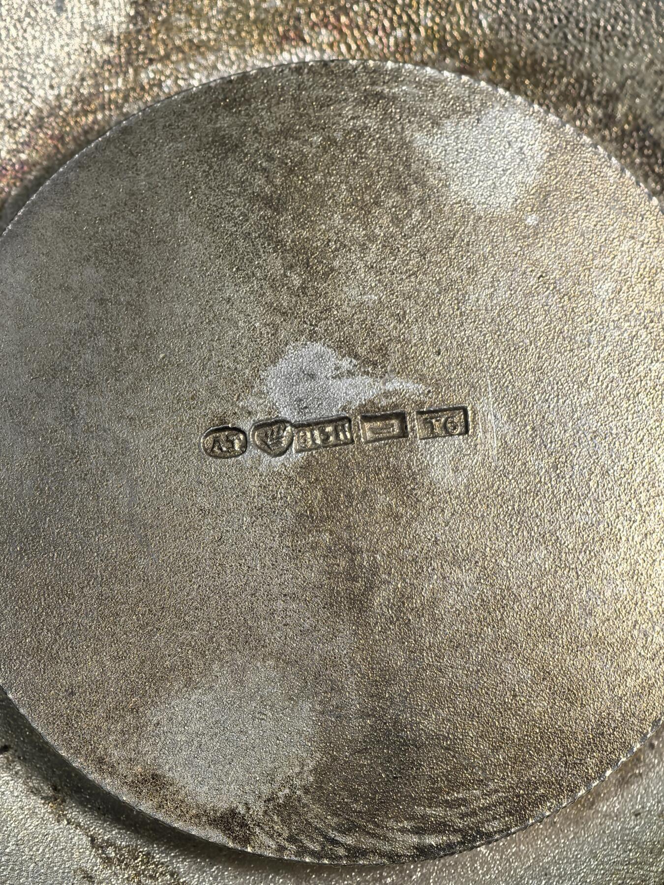 小驴勋章奖章收藏1月17日周六晚六点拍卖（珍爱和平，收藏战争，铭记历史，勿忘国耻，忠党爱国。有偿代拍，送拍规则在简介最后，参拍须阅读规则后再参拍，关系到运费包装发货时效真假辨别等关键信息，拍卖时不再发原图，看大图店主微信码在拍卖店铺介绍里）