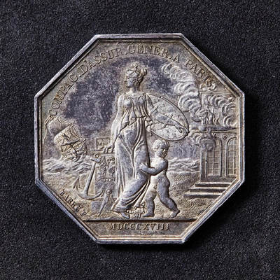 【俄甄集藏】“万象更新、马呈祥瑞”迎新春俄甄精品场-2026年(047)01-21 星期三 晚 19:30 全场包邮 - 法国1818年路易十八头像巴黎总保险公司银质八角代用币章，对角直径：32mm，重量：12.37克，设计精美，守护女神以船锚守护航行的轮船、以盾牌防卫失火的陆地