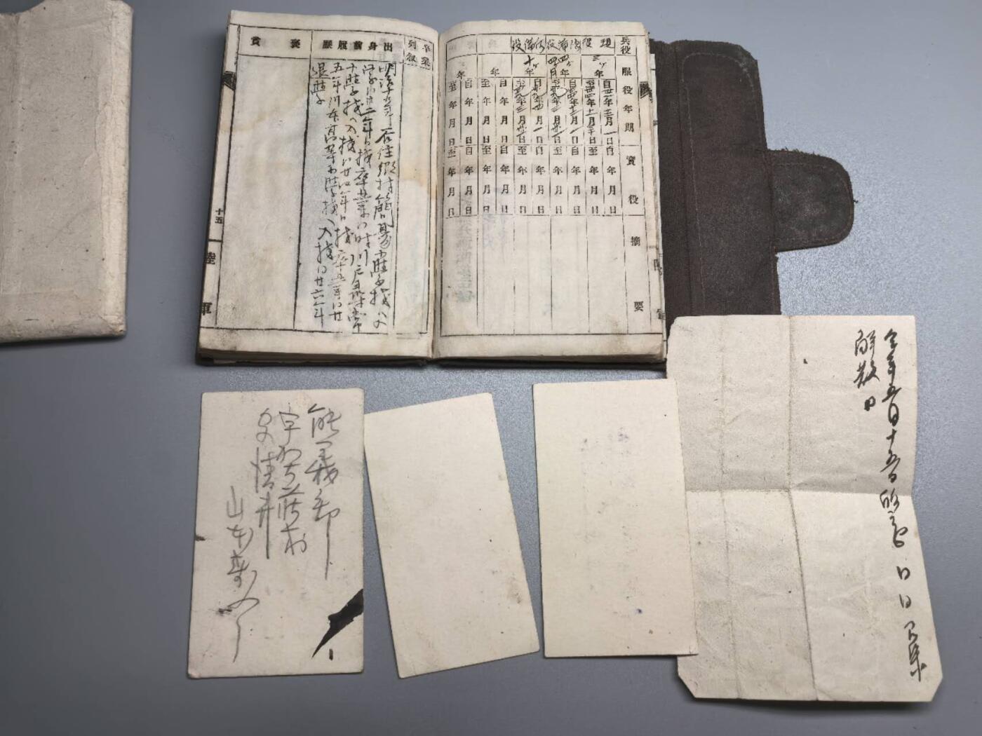 小驴勋章奖章收藏1月17日周六晚六点拍卖（珍爱和平，收藏战争，铭记历史，勿忘国耻，忠党爱国。有偿代拍，送拍规则在简介最后，参拍须阅读规则后再参拍，关系到运费包装发货时效真假辨别等关键信息，拍卖时不再发原图，看大图店主微信码在拍卖店铺介绍里） 少见明治时期日军手碟，有明治三十三年（清国庚子事变）的战斗经历。