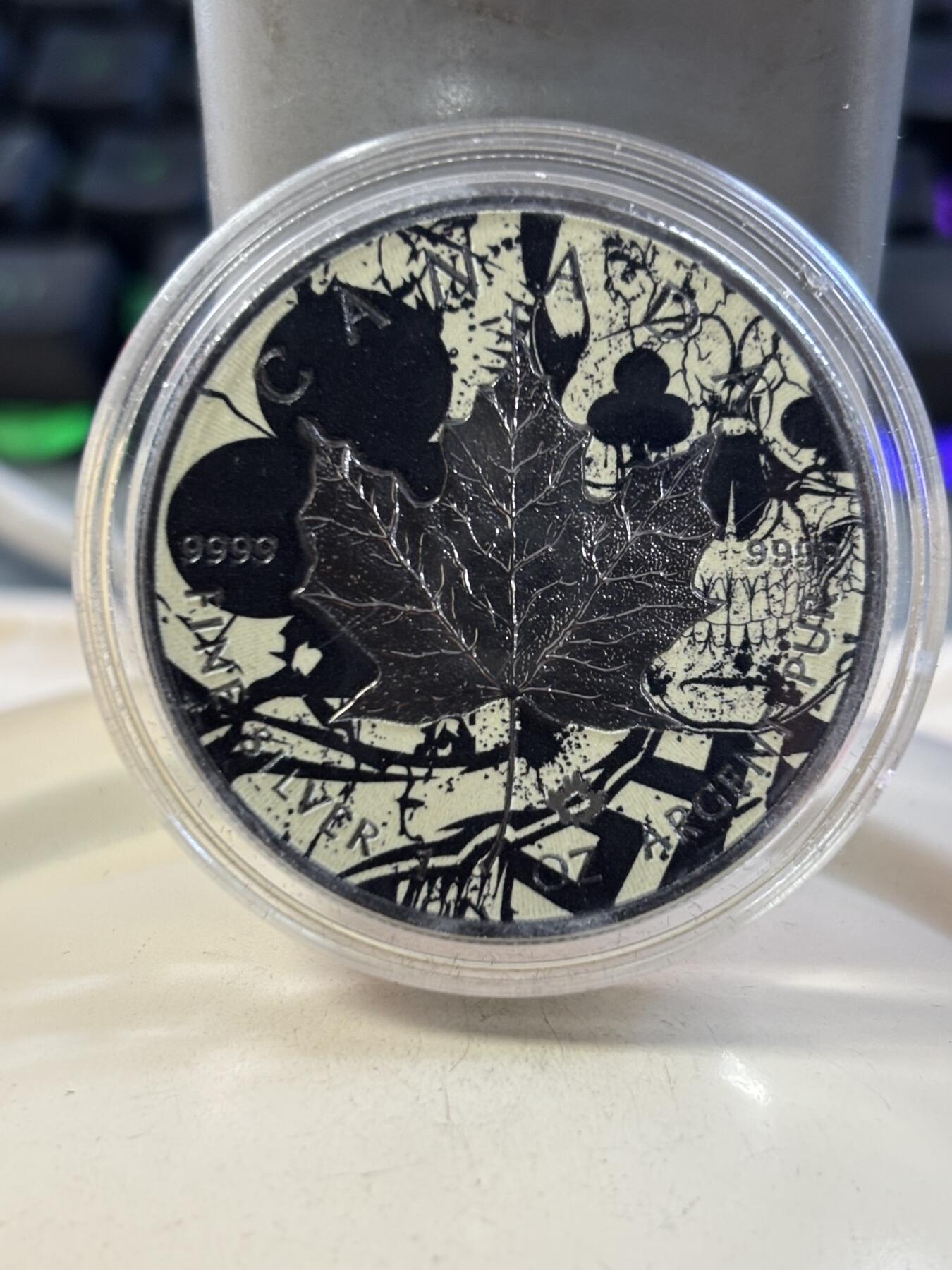 第188期拍卖 加拿大2017枫叶黑金帝国钌化骷髅1盎司黑钌银币，999银钌化，发行200枚