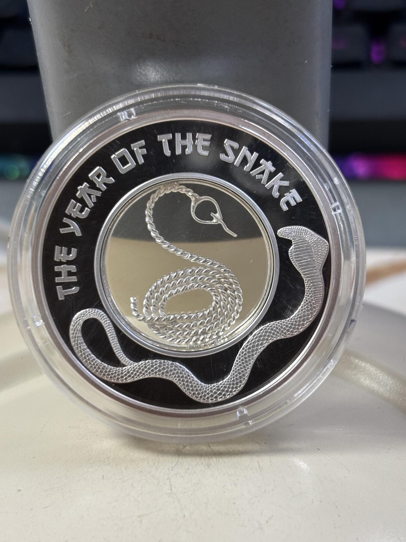 第188期拍卖 斐济2013年中国生肖蛇年花丝灵蛇掐丝工艺镂空银币20.5克，999银，发行4000枚