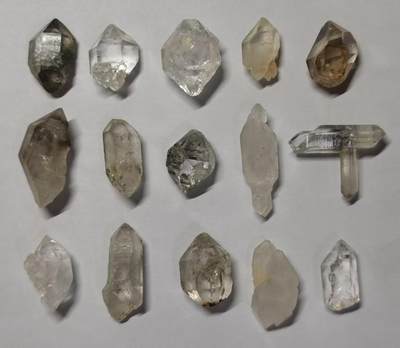 七河·世界币章小拍（总第34期） - 藏家出品 X708（3）云贵闪灵水晶原石 多品种 一组 15 件 