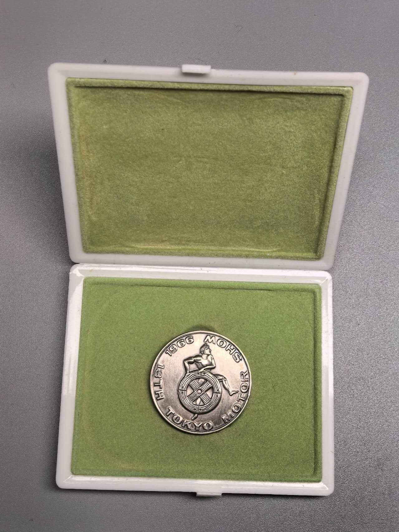 小驴勋章奖章收藏1月17日周六晚六点拍卖（珍爱和平，收藏战争，铭记历史，勿忘国耻，忠党爱国。有偿代拍，送拍规则在简介最后，参拍须阅读规则后再参拍，关系到运费包装发货时效真假辨别等关键信息，拍卖时不再发原图，看大图店主微信码在拍卖店铺介绍里） 日本摩托车展会纪念章带盒