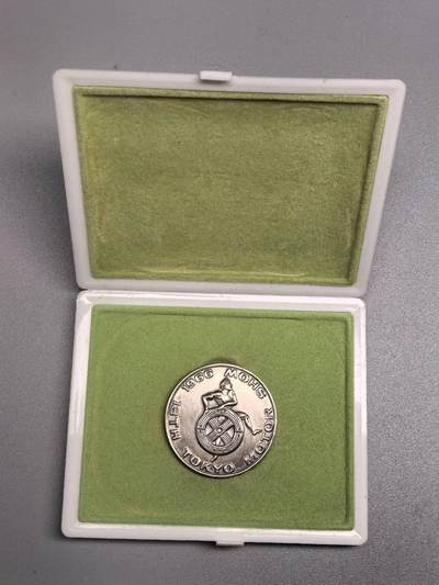 小驴勋章奖章收藏1月17日周六晚六点拍卖（珍爱和平，收藏战争，铭记历史，勿忘国耻，忠党爱国。有偿代拍，送拍规则在简介最后，参拍须阅读规则后再参拍，关系到运费包装发货时效真假辨别等关键信息，拍卖时不再发原图，看大图店主微信码在拍卖店铺介绍里） - 日本摩托车展会纪念章带盒