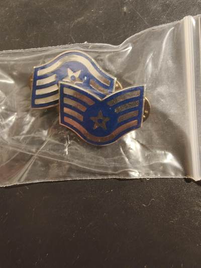 老王徽章第177期 - 美国空军技术中士（E-6）军衔章一组