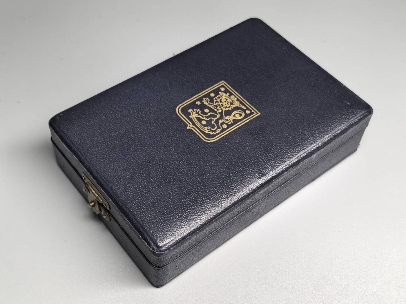 小驴勋章奖章收藏1月17日周六晚六点拍卖（珍爱和平，收藏战争，铭记历史，勿忘国耻，忠党爱国。有偿代拍，送拍规则在简介最后，参拍须阅读规则后再参拍，关系到运费包装发货时效真假辨别等关键信息，拍卖时不再发原图，看大图店主微信码在拍卖店铺介绍里）