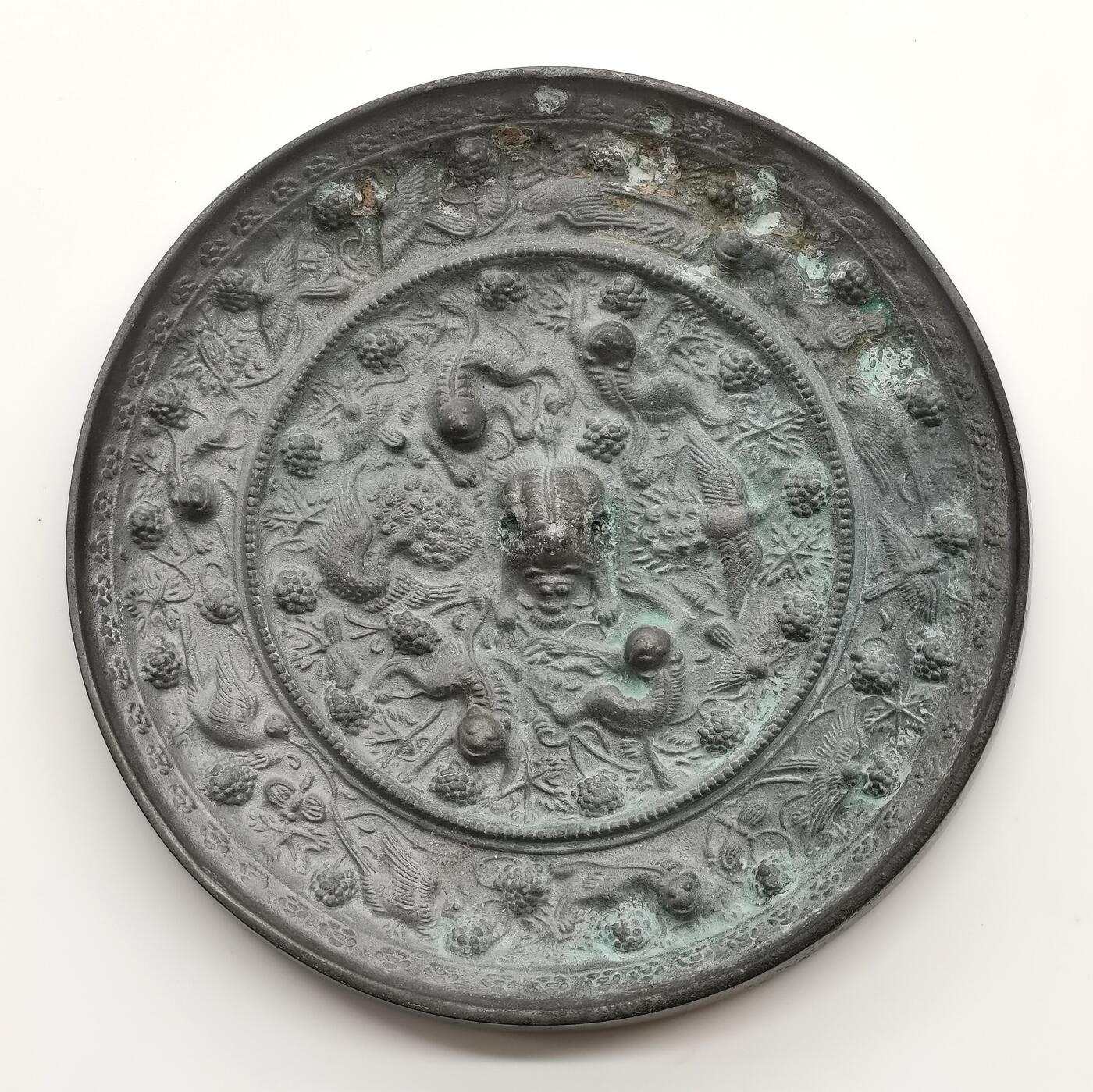 博洋堂世界钱币拍卖第157期（全场包邮） 现代工艺品铜镜，直径约15cm，重约370克