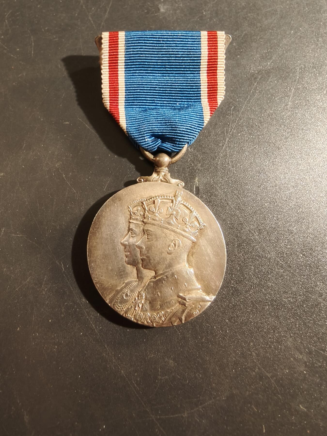 老王徽章第177期 英国乔治六世国王加冕纪念章   925银   30g    原盒