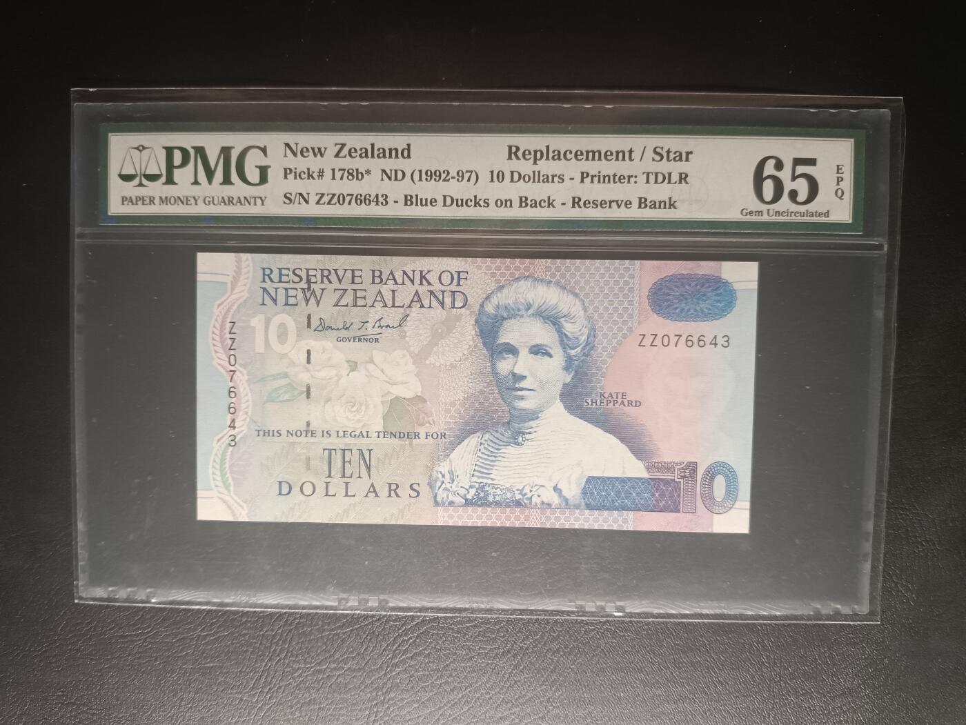 2026一月第三期，总213期 新西兰1992版10元PMG65epq，稀有补号ZZ冠早期严评壳，女权运动家谢帕德和蓝鸭