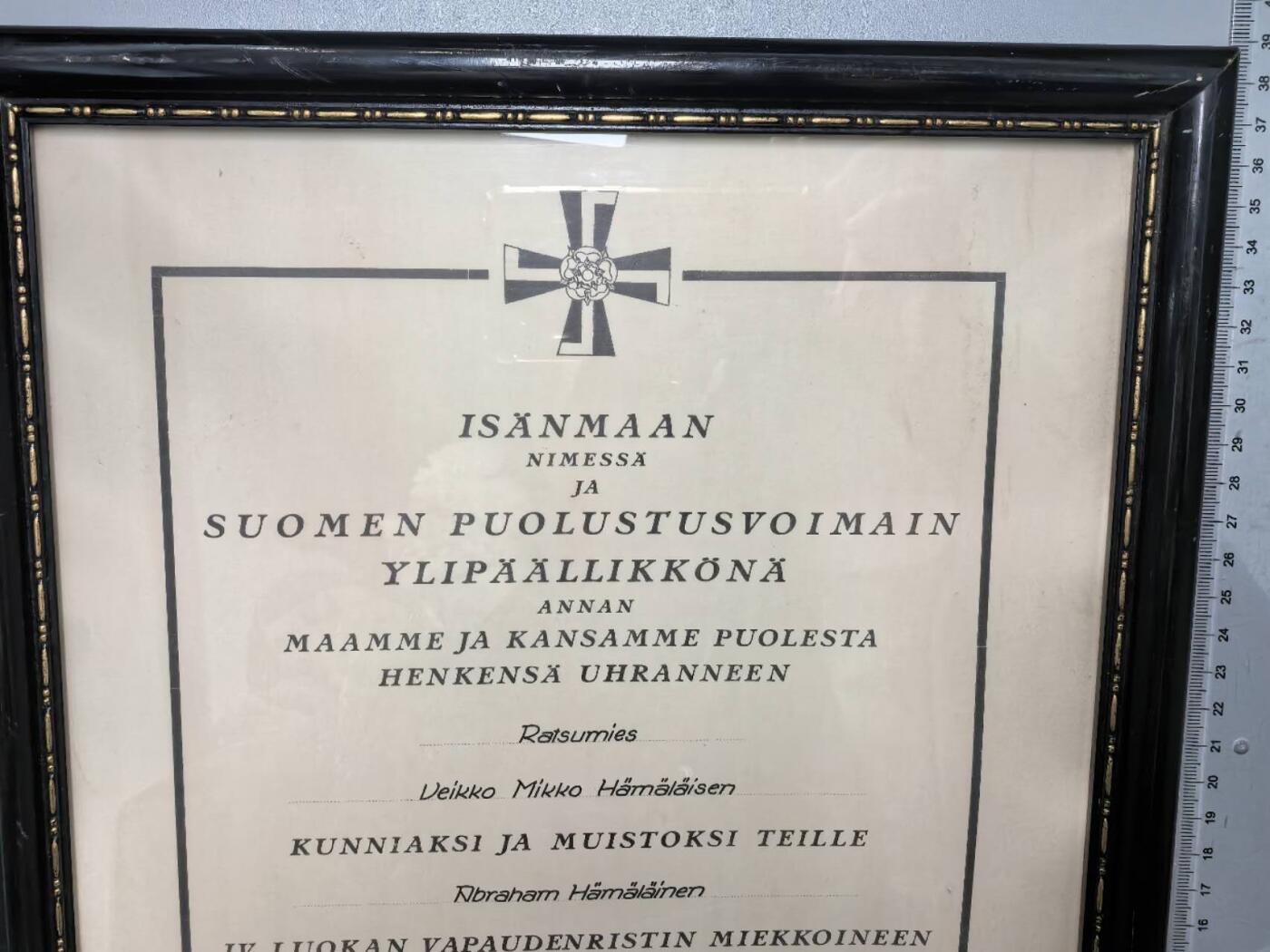 小驴勋章奖章收藏1月17日周六晚六点拍卖（珍爱和平，收藏战争，铭记历史，勿忘国耻，忠党爱国。有偿代拍，送拍规则在简介最后，参拍须阅读规则后再参拍，关系到运费包装发货时效真假辨别等关键信息，拍卖时不再发原图，看大图店主微信码在拍卖店铺介绍里） 1942年芬兰四级自由十字勋章遗属版带证书带玻璃原框，无法拆开