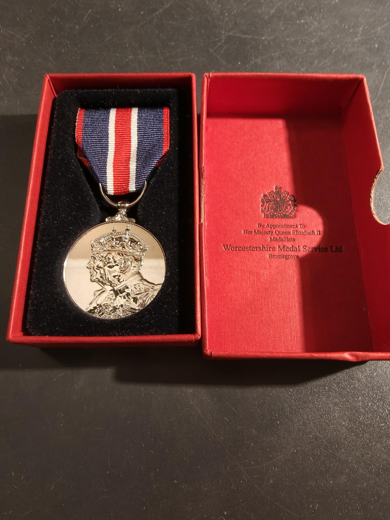 老王徽章第177期 英国查尔斯三世2023年加冕纪念章    原盒    官方版本