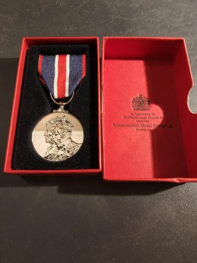 老王徽章第177期 - 英国查尔斯三世2023年加冕纪念章    原盒    官方版本