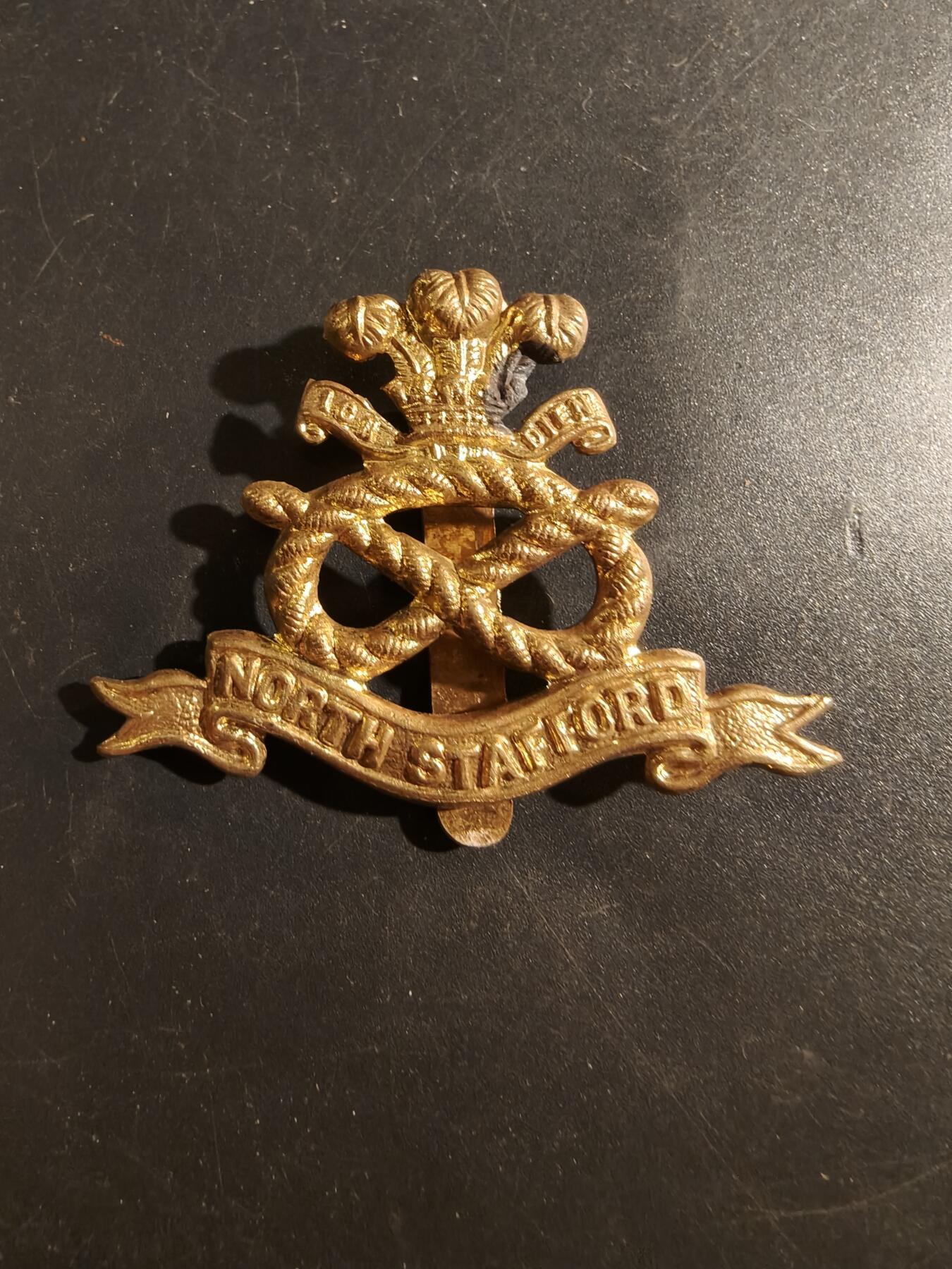 老王徽章第177期 英国北斯塔福德步兵团帽徽   一战时期