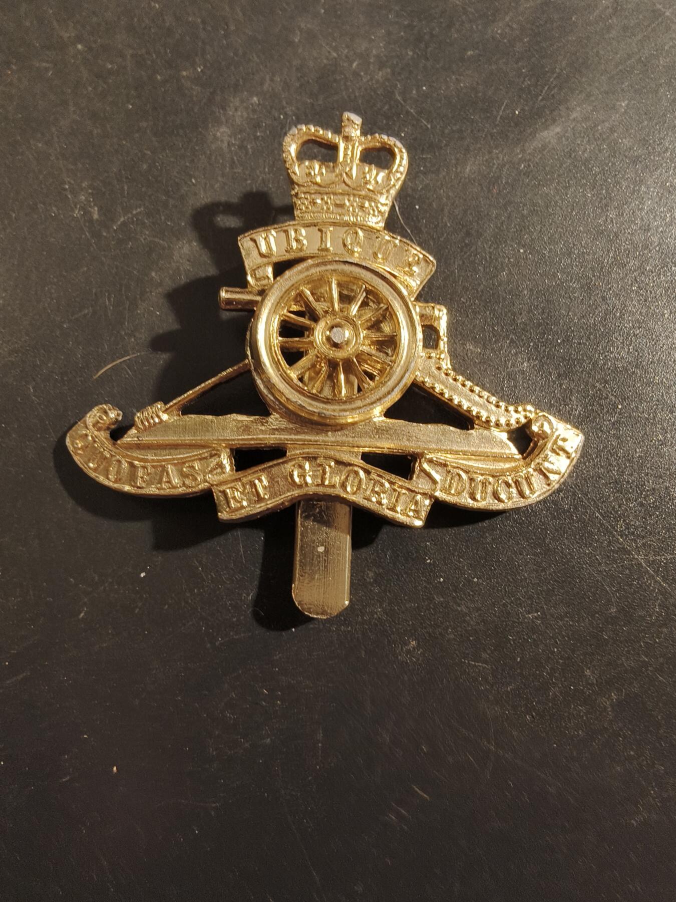 老王徽章第177期 英国皇家炮兵帽徽    女王时期