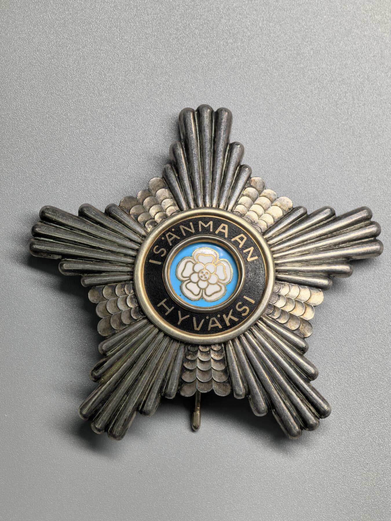 小驴勋章奖章收藏1月17日周六晚六点拍卖（珍爱和平，收藏战争，铭记历史，勿忘国耻，忠党爱国。有偿代拍，送拍规则在简介最后，参拍须阅读规则后再参拍，关系到运费包装发货时效真假辨别等关键信息，拍卖时不再发原图，看大图店主微信码在拍卖店铺介绍里）