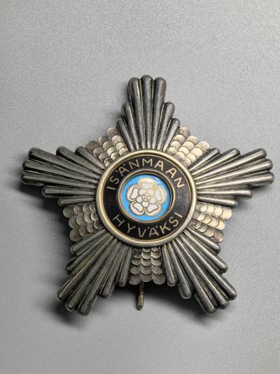 小驴勋章奖章收藏1月17日周六晚六点拍卖（珍爱和平，收藏战争，铭记历史，勿忘国耻，忠党爱国。有偿代拍，送拍规则在简介最后，参拍须阅读规则后再参拍，关系到运费包装发货时效真假辨别等关键信息，拍卖时不再发原图，看大图店主微信码在拍卖店铺介绍里） - 芬兰大军官级白玫瑰勋章，银质珐琅，背打银标厂标年份标