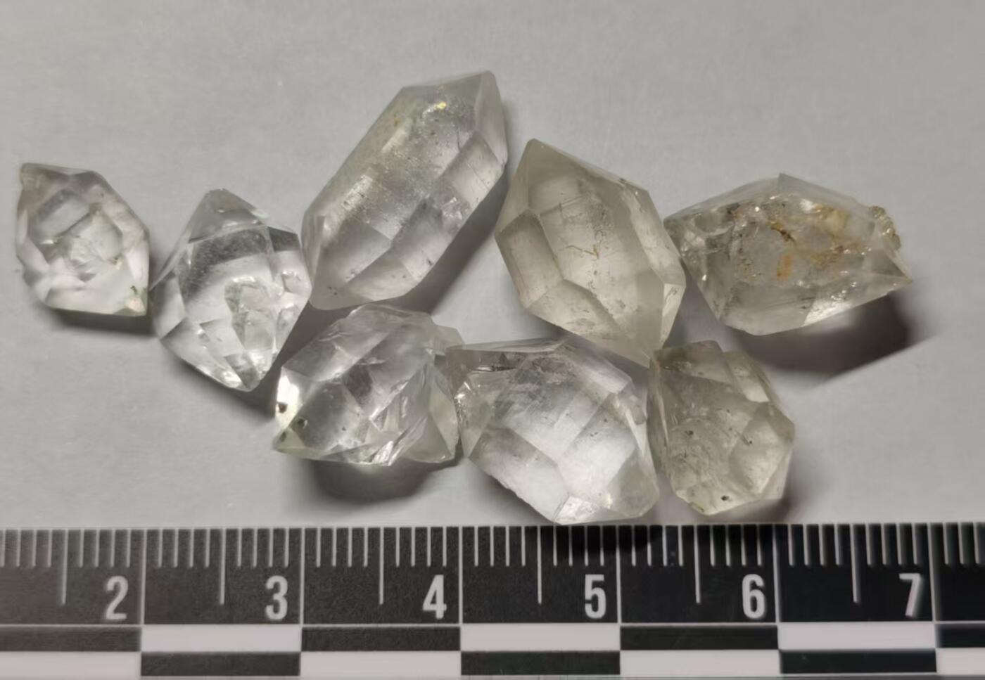 七河·世界币章小拍（总第34期） 藏家出品 X686（13）云贵闪灵水晶原石一组 8 件