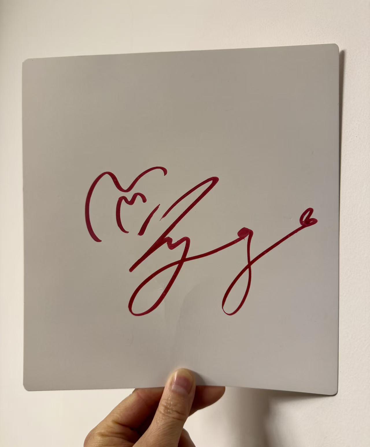 零元拍：张元英亲签美美签字卡，兄弟们不用不好意思直接冲就完了！！！！尺寸 205×220MM