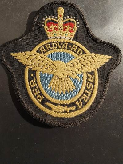 老王徽章第177期 - 英国皇家空军大檐帽帽徽    棉线版    女王时期