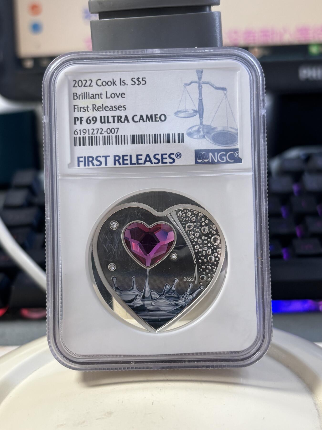 第188期拍卖 库克2022年情人节浪漫爱情心形镶水晶银币NGC-PF69首期无原盒证书，999银，20克