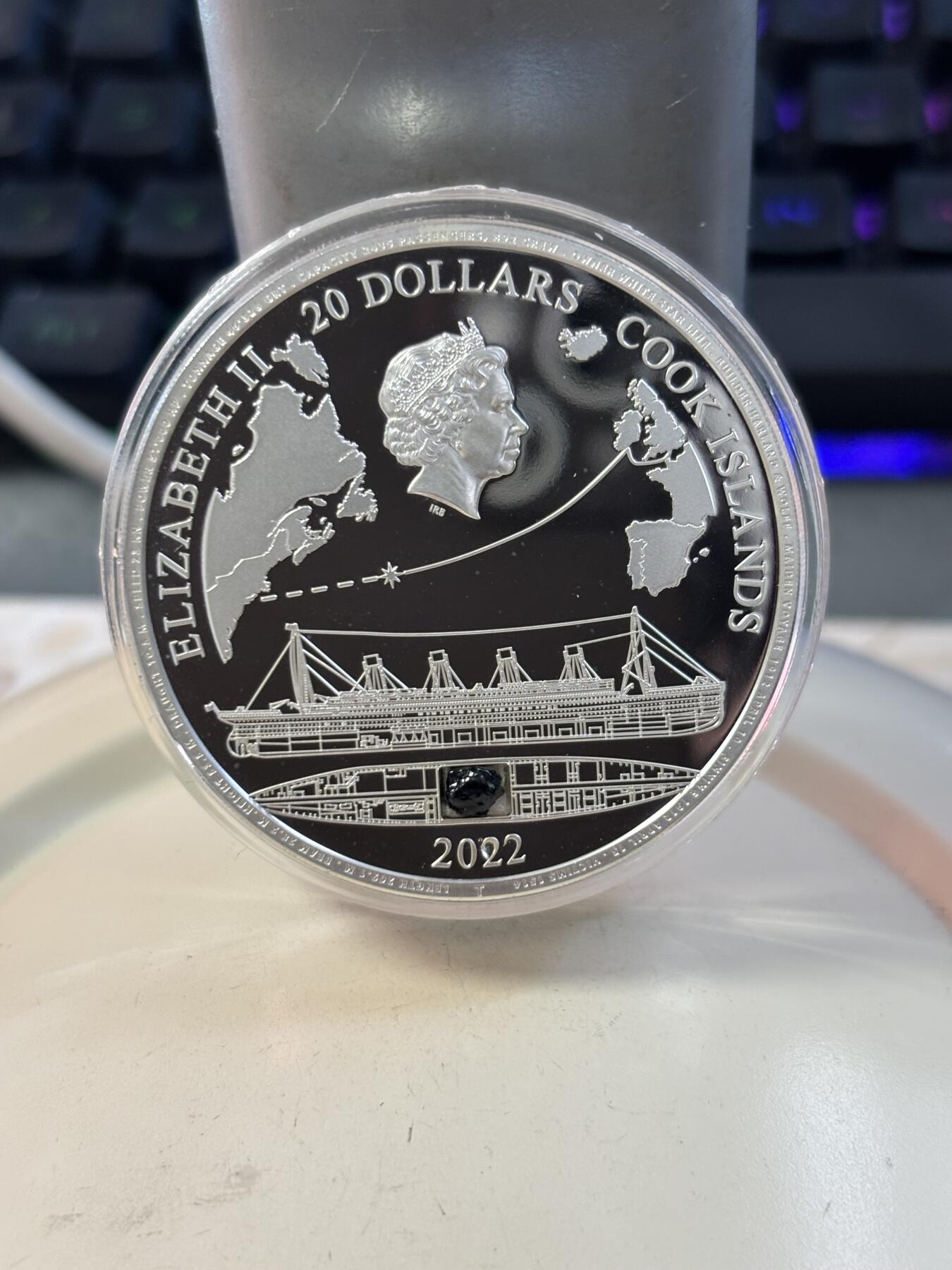 第188期拍卖 库克2022年泰坦尼克号110周年3盎司镶嵌煤块彩银币，999银，发行500枚