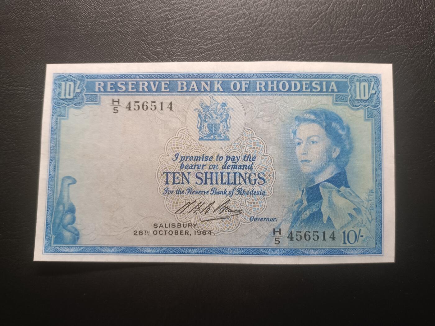 2026一月第三期，总213期 罗得西亚（现津巴布韦）1964年10先令流通好品XF，戎装女王和烟草田，稀有早期先令-镑时期品种
