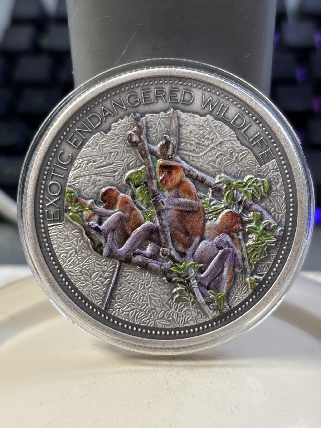 第188期拍卖 斐济2015年珍稀动物长鼻猴2盎司彩色仿古纪念银币，999银，2盎司
