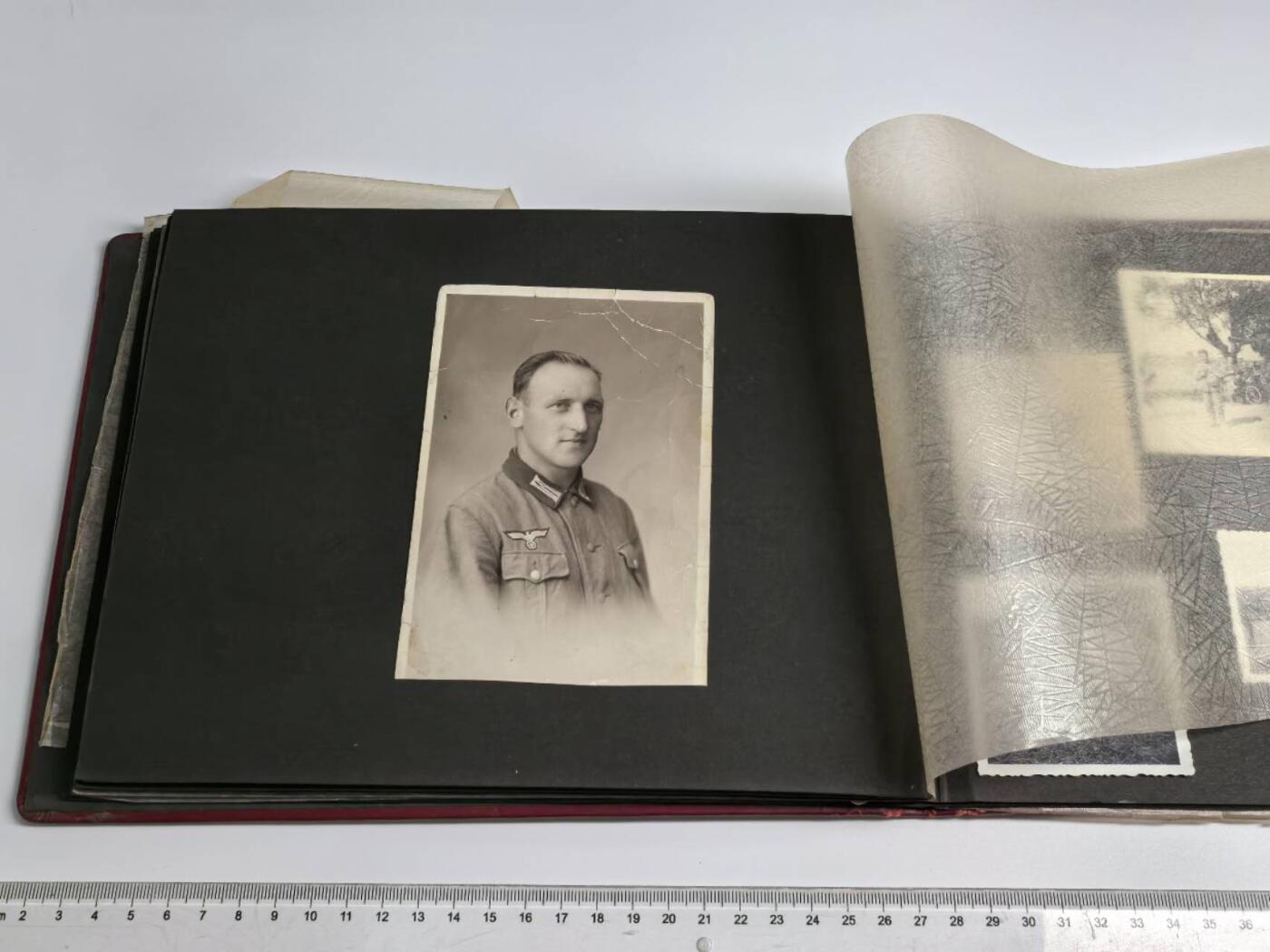 小驴勋章奖章收藏1月17日周六晚六点拍卖（珍爱和平，收藏战争，铭记历史，勿忘国耻，忠党爱国。有偿代拍，送拍规则在简介最后，参拍须阅读规则后再参拍，关系到运费包装发货时效真假辨别等关键信息，拍卖时不再发原图，看大图店主微信码在拍卖店铺介绍里） WWII德原品相册，里面共有70多张德军老照片，还有一份战地电报，内含西线东线作战照片