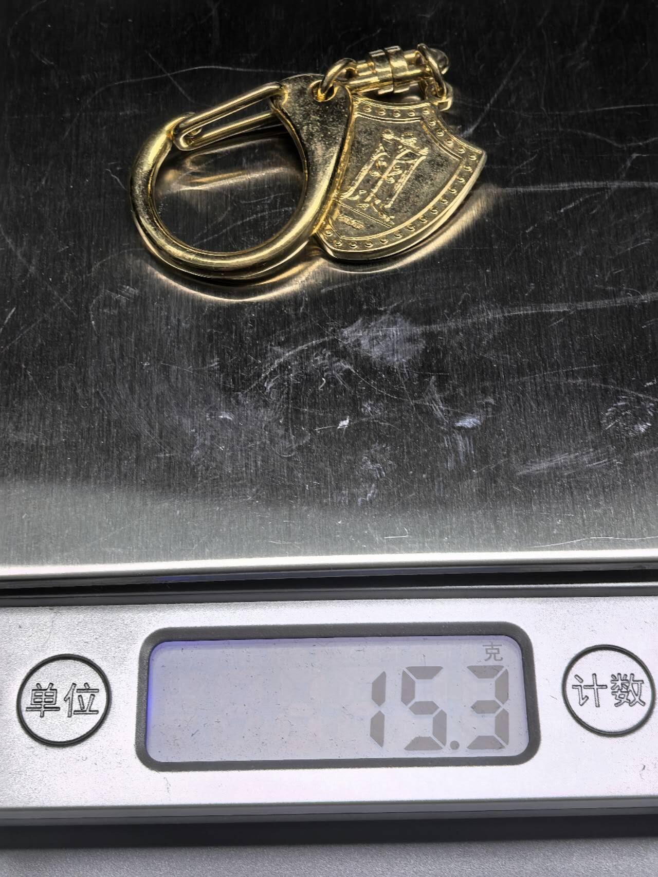 小驴勋章奖章收藏1月17日周六晚六点拍卖（珍爱和平，收藏战争，铭记历史，勿忘国耻，忠党爱国。有偿代拍，送拍规则在简介最后，参拍须阅读规则后再参拍，关系到运费包装发货时效真假辨别等关键信息，拍卖时不再发原图，看大图店主微信码在拍卖店铺介绍里） 打有银标的钥匙扣