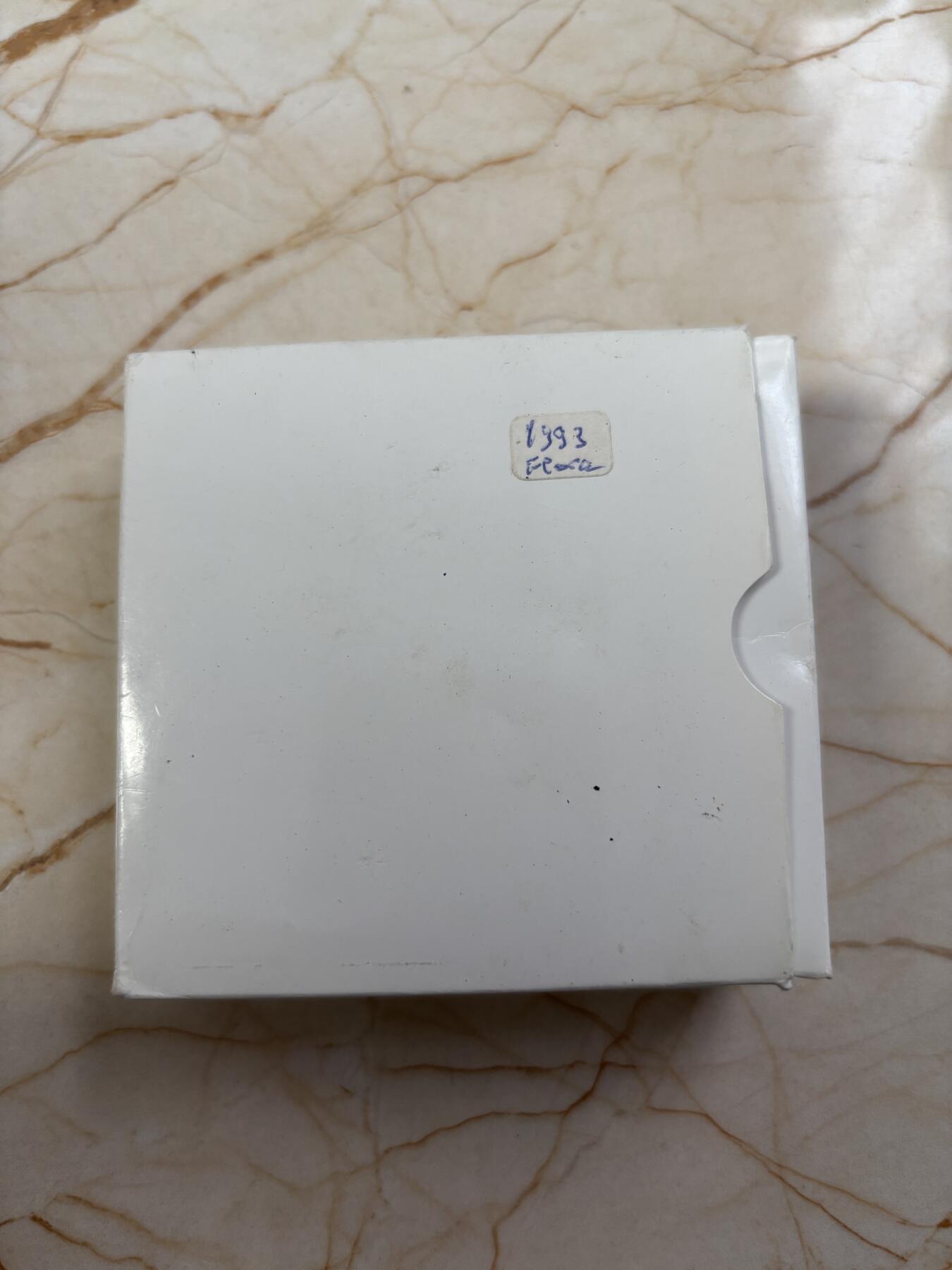 第188期拍卖 意大利1993年动植物系列500里拉女神精制纪念银币，835银，15克，有氧化