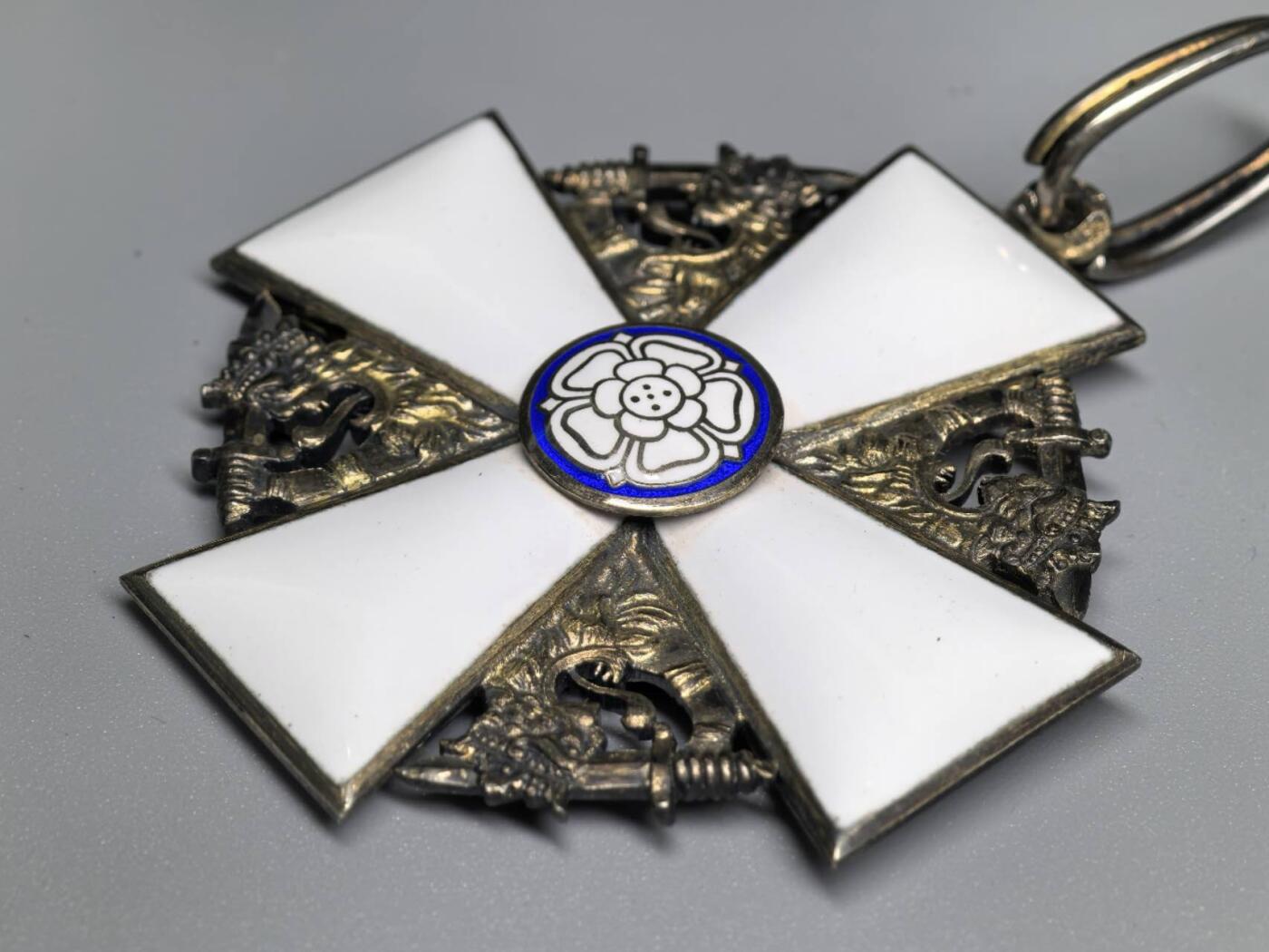 小驴勋章奖章收藏1月17日周六晚六点拍卖（珍爱和平，收藏战争，铭记历史，勿忘国耻，忠党爱国。有偿代拍，送拍规则在简介最后，参拍须阅读规则后再参拍，关系到运费包装发货时效真假辨别等关键信息，拍卖时不再发原图，看大图店主微信码在拍卖店铺介绍里）