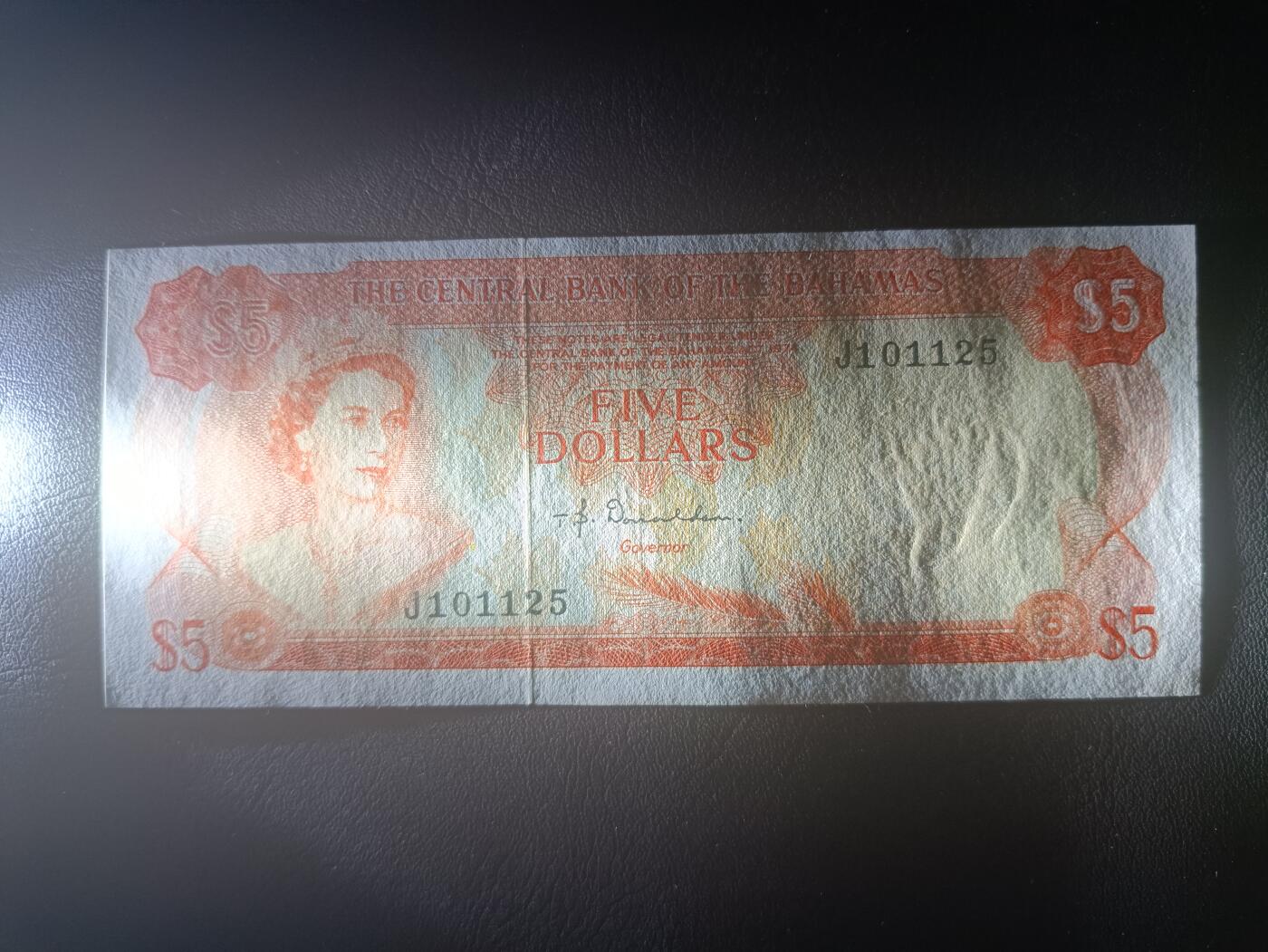 2026一月第三期，总213期 巴哈马1974年5元UNC-无47，后期“巴哈马中央银行”抬头，大皇冠女王和总督府