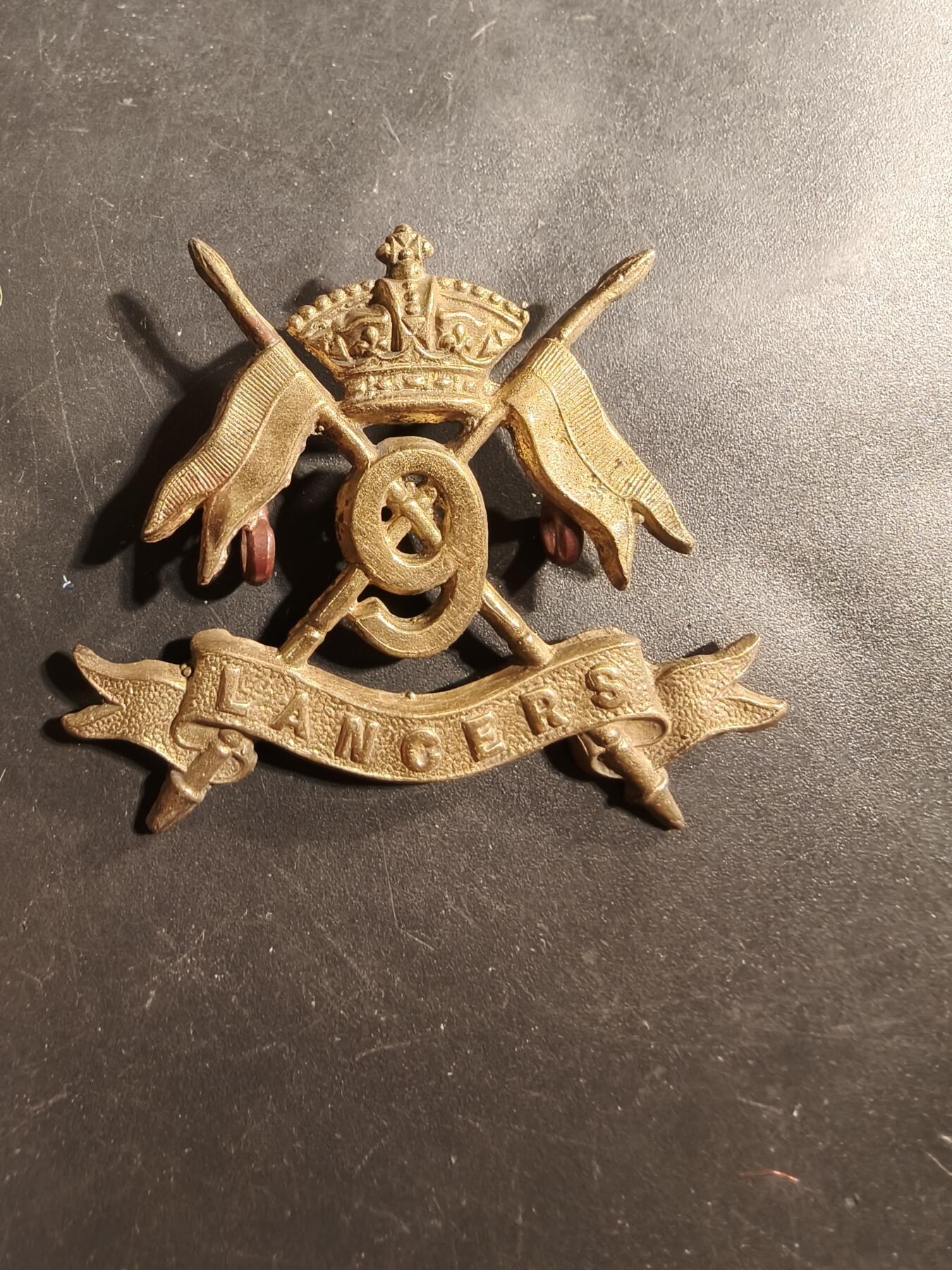 老王徽章第177期 英国陆军第9枪骑兵团帽徽    维多利亚女王时期