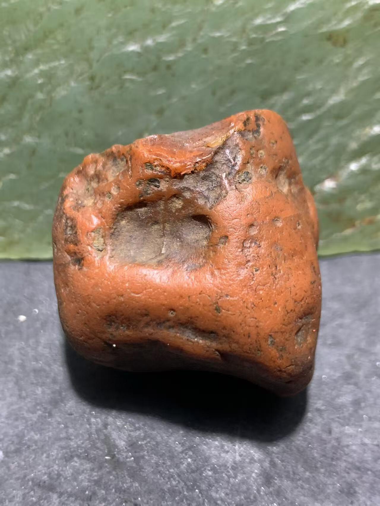 精美红皮原皮开窗料南红玛瑙原石一颗，