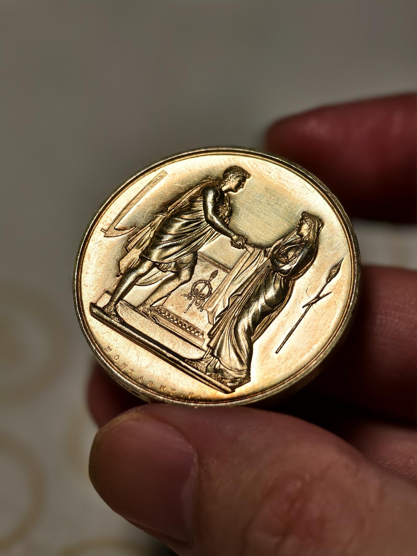 抚柳草堂-第九期章牌钱币（大寒专场） 奖章勋章限时免佣 满百包邮 放漏专场 1860法国婚姻与爱情纪念镀金银章  950银18.7g  早期手指银标 原铸精品 手刻字漂亮 细节非常好镀金层完美