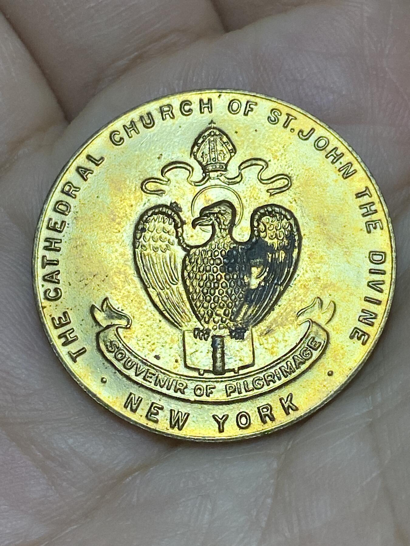 2026年第十场(总第一百七十九场）外国好品散币场(免佣金) 美国🇺🇸纪念章，直径31.8mm，重10.67克(纽约圣约翰神明大教堂朝圣纪念章，铜镀金材质)