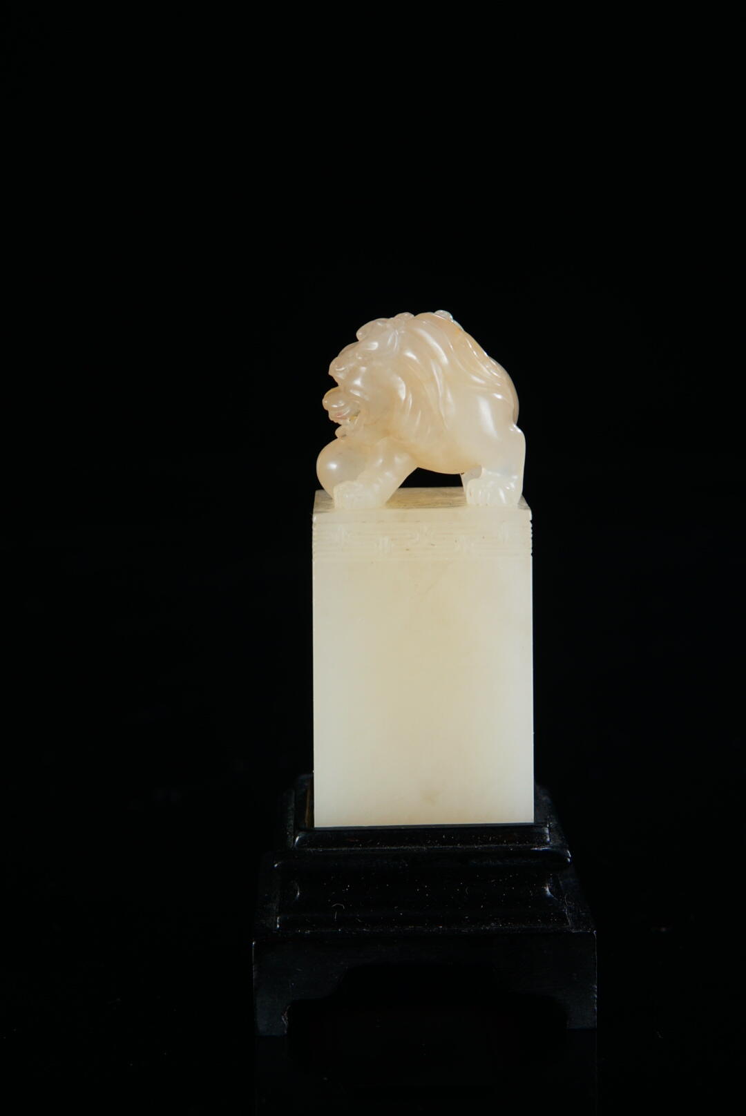 方寸藏珍·寿山田黄印章专场（二） 寿山荔枝洞石《招财进宝》钮章