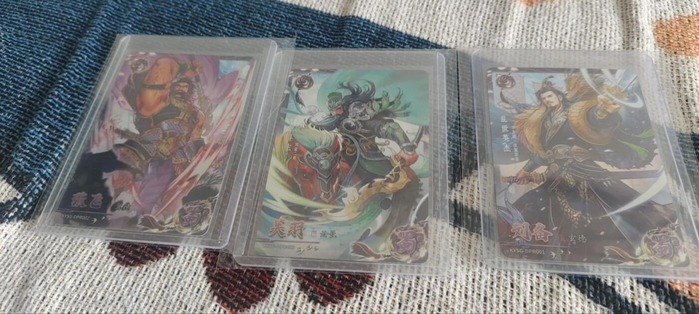 秋原瞳的小店第三十三期（持续跟新中，凑套，入册千万别错过） 卡游三国紫玉刘备关羽张飞050/199.057/199.054/199兄弟三人一套齐，非常难得！！