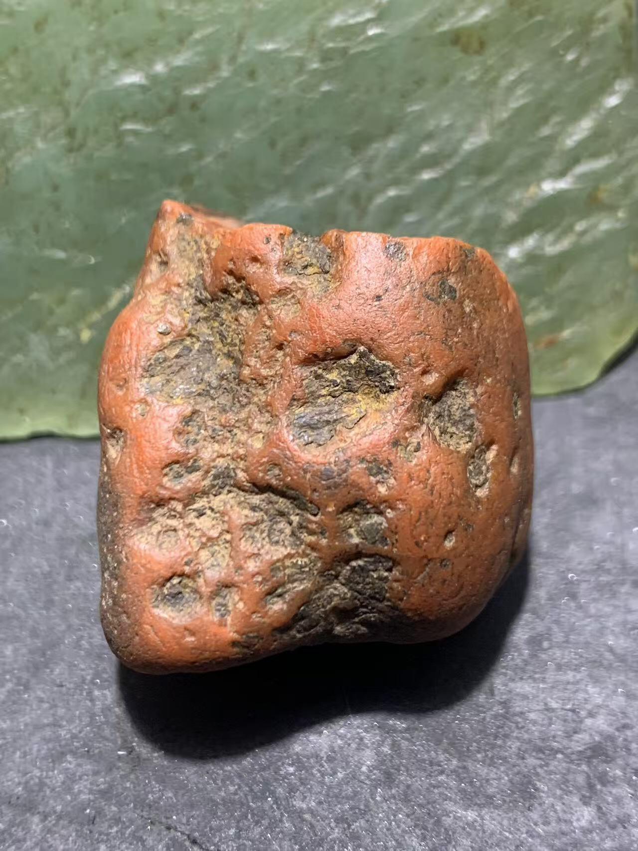 精美红皮原皮开窗料南红玛瑙原石一颗，