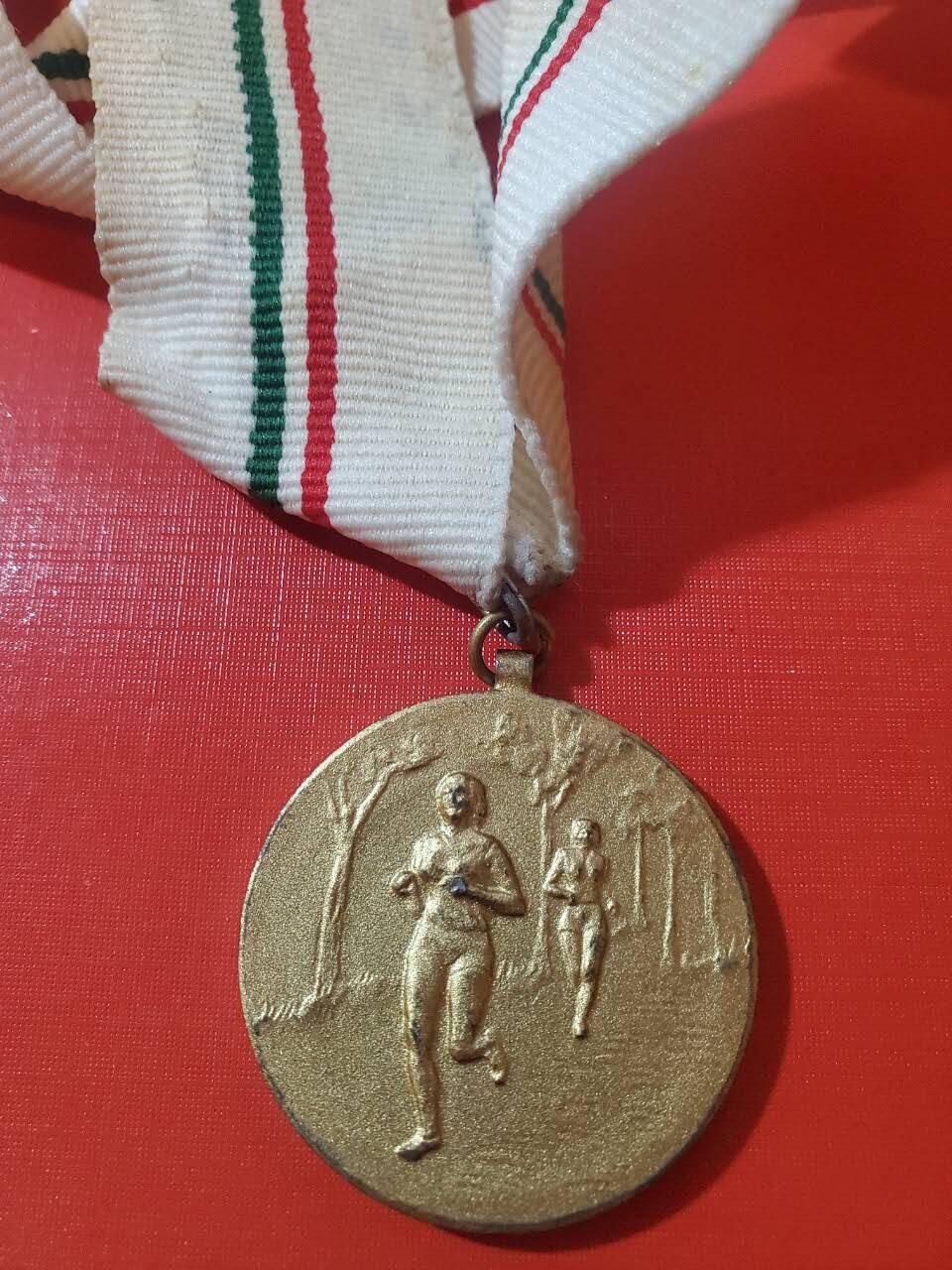 罗岚⭐爱藏⭐甄选专拍第四场-分享拍场赚佣（实体经营） 匈牙利过渡时期1989军运会金级奖牌实发带年份和名字bacs mb 第二年匈牙利人民共和国垮台 绶带和奖章品相很好 少见时期