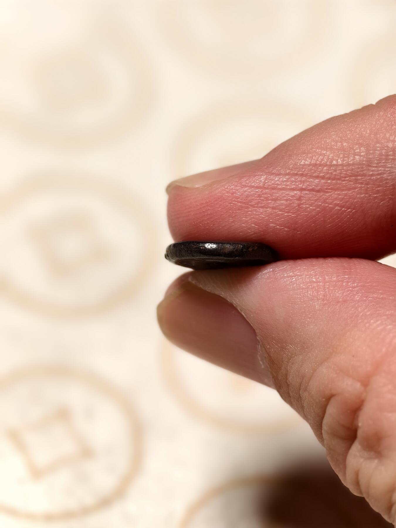 抚柳草堂-第九期章牌钱币（大寒专场） 奖章勋章限时免佣 满百包邮 放漏专场 三佛齐王国末期至满者伯夷王国早期打制小银币 1.4g重正面有檀香花徽记，背面爪哇岛文，面值1 Unit或称Masa